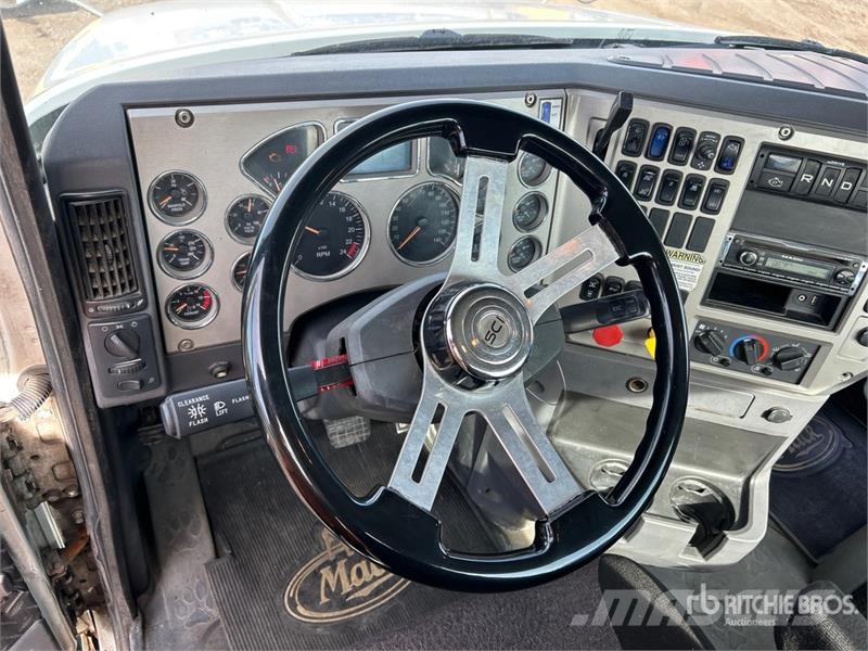 Mack CXU613 Trekkers