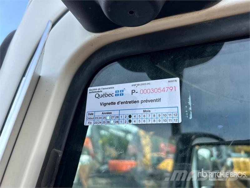 Mack CXU613 Trekkers