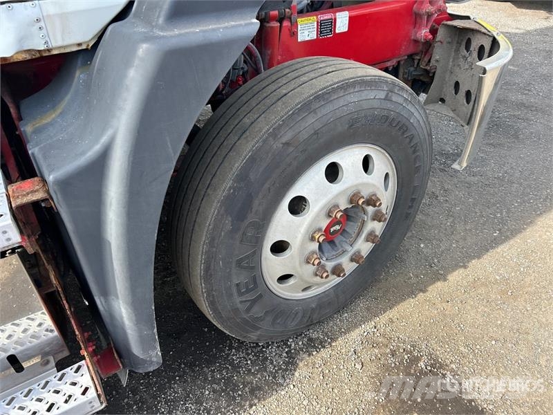 Mack CXU613 Trekkers