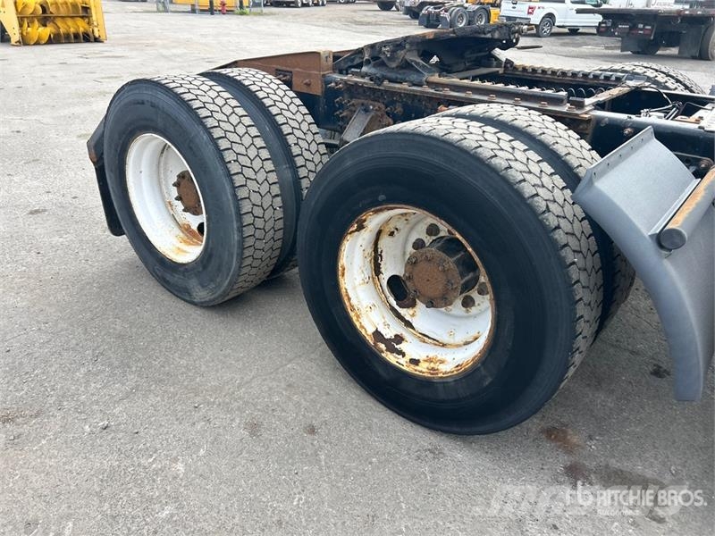 Mack CXU613 Vlačilci