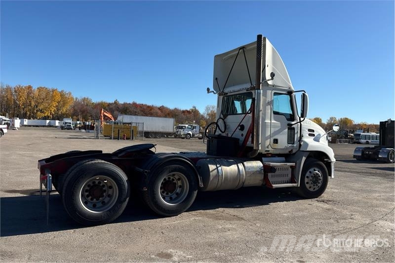 Mack CXU613 وحدات الجر