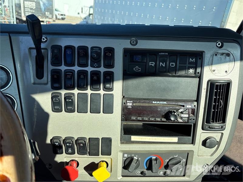 Mack CXU613 وحدات الجر