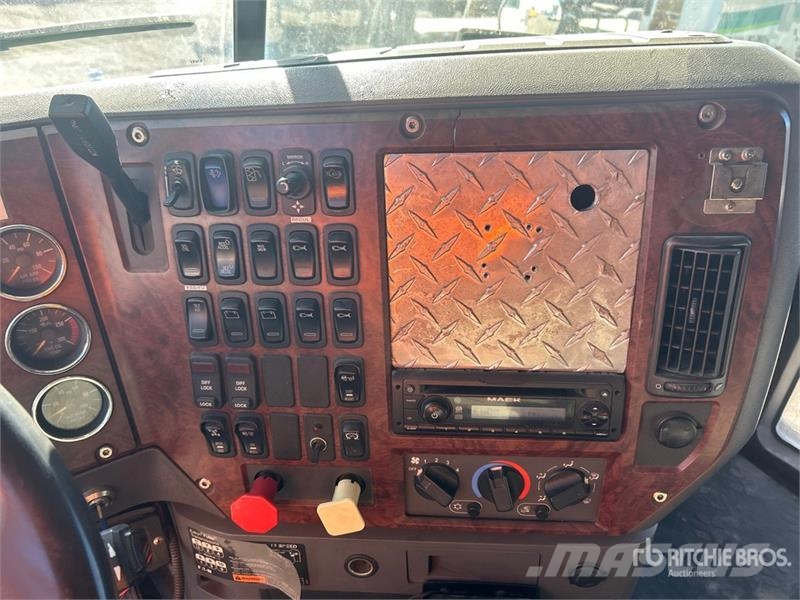 Mack CXU613 Tracteur routier
