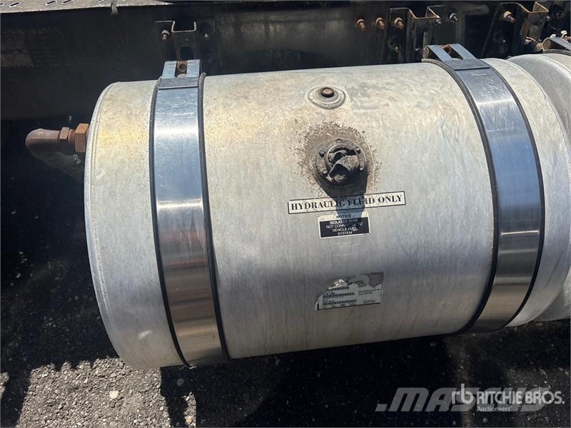 Mack CXU613 Truck Tractor Units