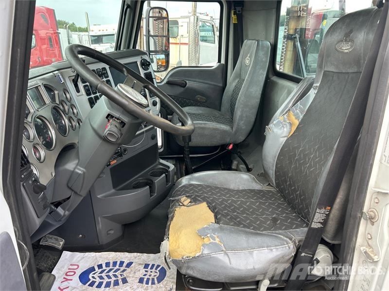 Mack CXU613 Vlačilci