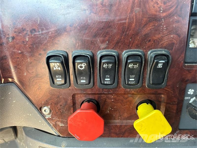 Mack CXU613 Truck Tractor Units