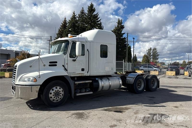 Mack CXU613 Tracteur routier