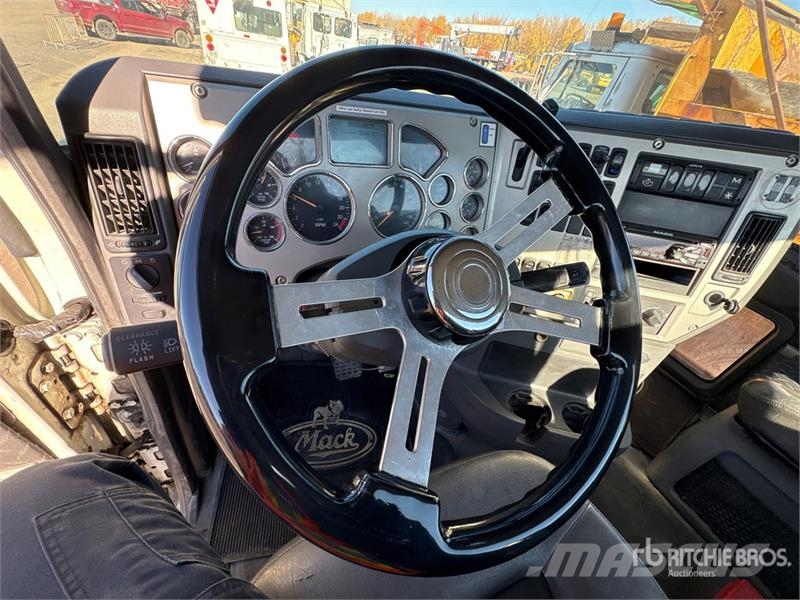 Mack CXU613 Tracteur routier