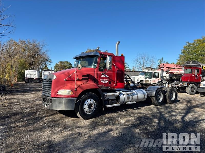 Mack CXU613 Тягачі