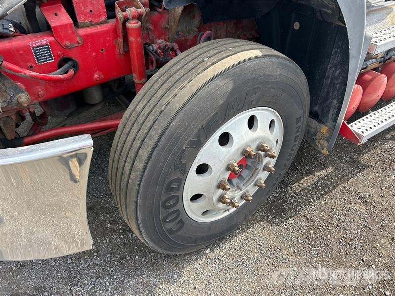 Mack CXU613 Trekkers