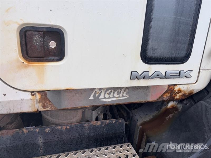Mack CXU613 Truck Tractor Units