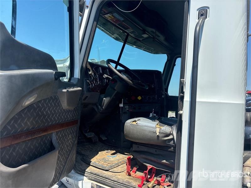 Mack CXU613 Truck Tractor Units