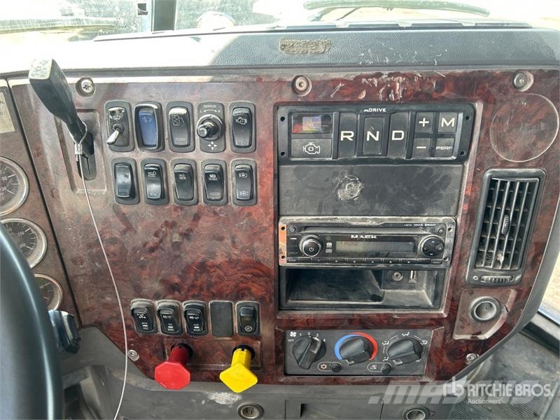 Mack CXU613 Autotractoare