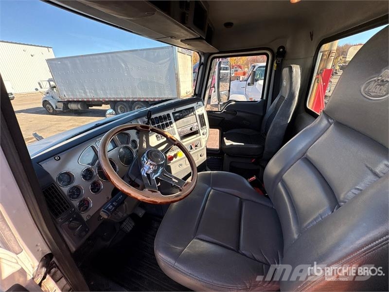 Mack CXU613 وحدات الجر