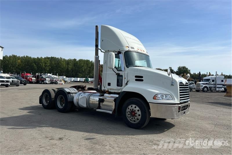 Mack CXU613 Trekkers