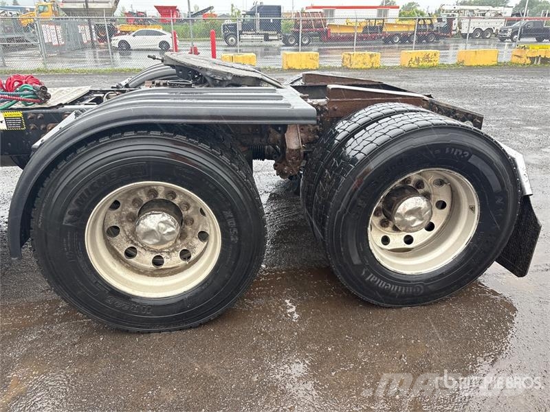 Mack CXU613 Truck Tractor Units