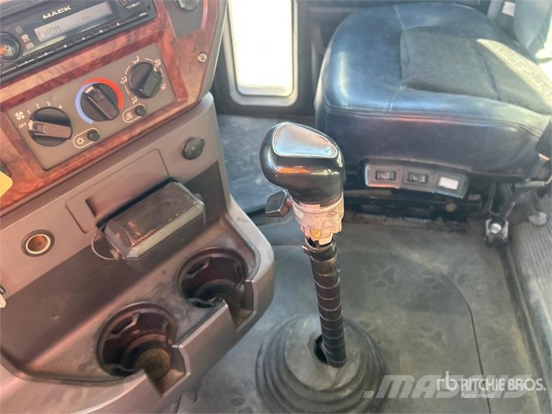 Mack CXU613 Tracteur routier