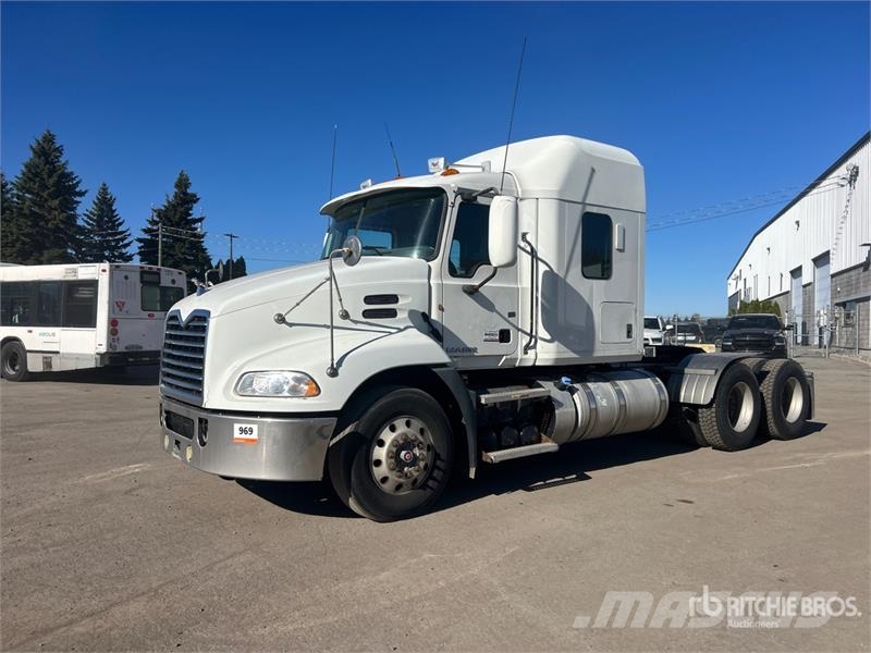 Mack CXU613 Tracteur routier
