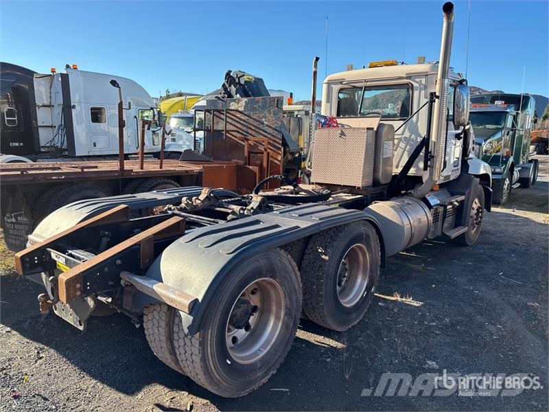 Mack CXU613 Tegljači