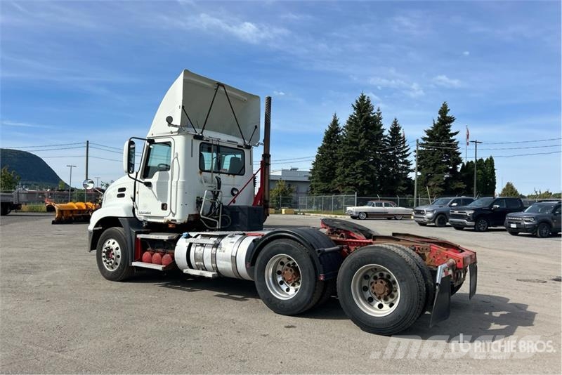 Mack CXU613 Trekkers