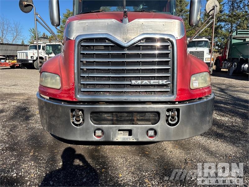 Mack CXU613 Тягачі