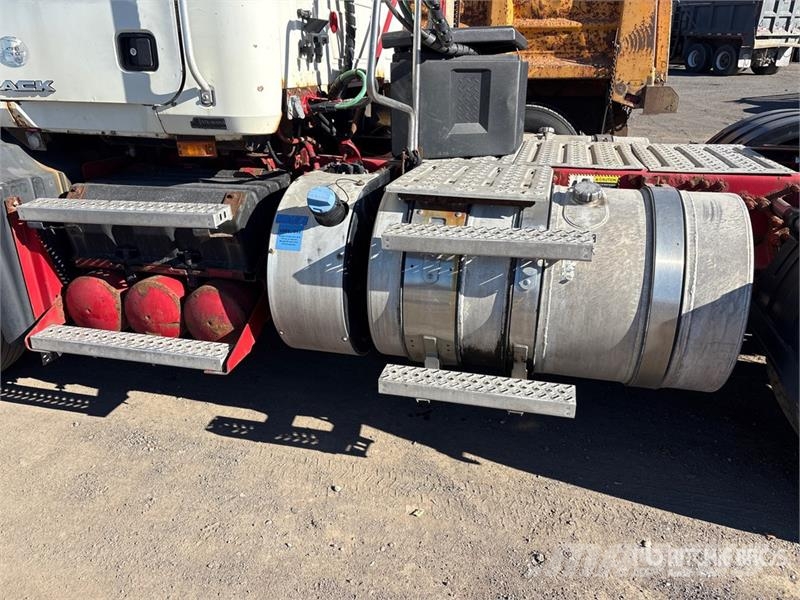 Mack CXU613 Tracteur routier