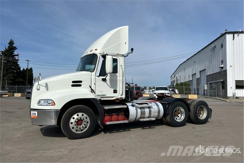 Mack CXU613 Trekkers