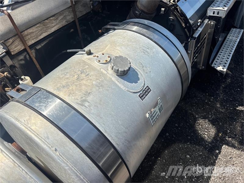 Mack CXU613 Truck Tractor Units