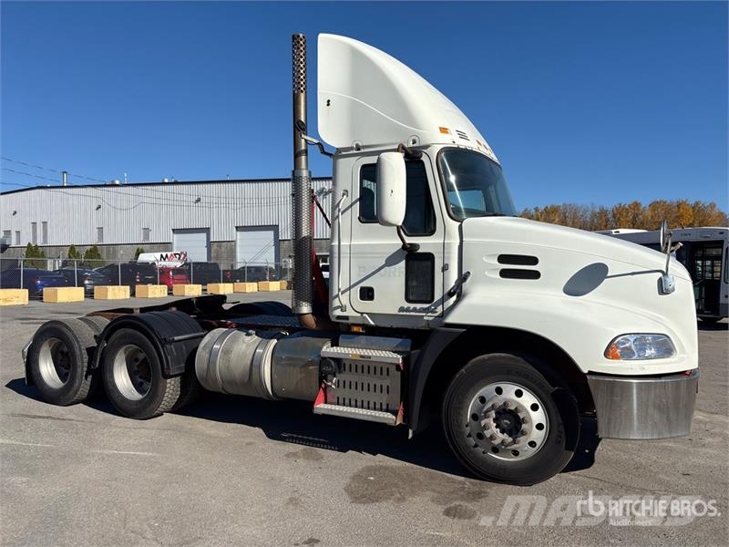 Mack CXU613 Tracteur routier