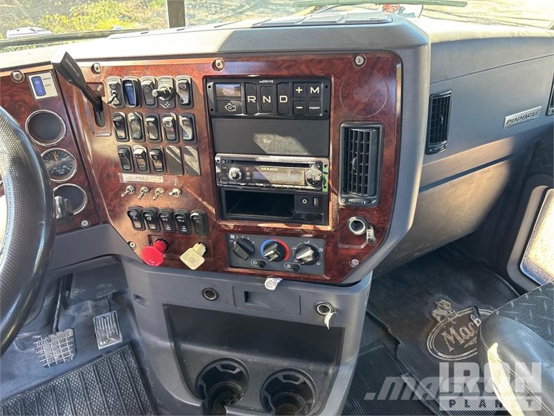 Mack CXU613 Тягачі