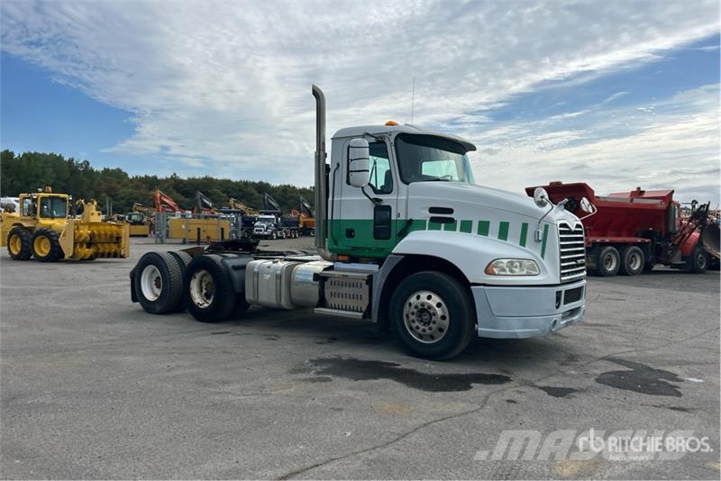 Mack CXU613 Vlačilci