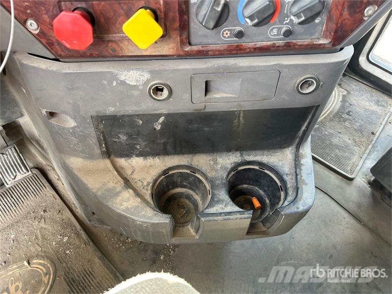 Mack CXU613 Autotractoare