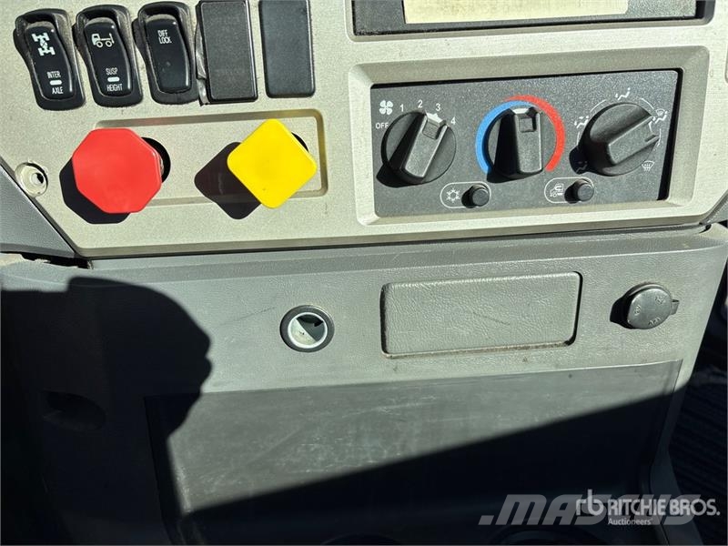 Mack CXU613 وحدات الجر