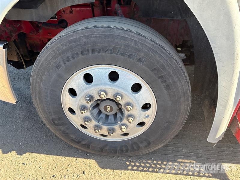 Mack CXU613 وحدات الجر