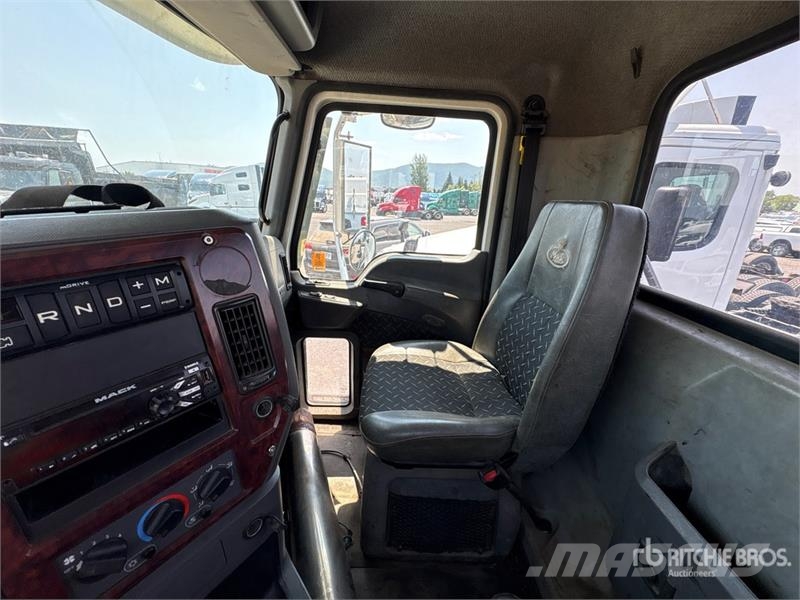 Mack CXU613 Truck Tractor Units