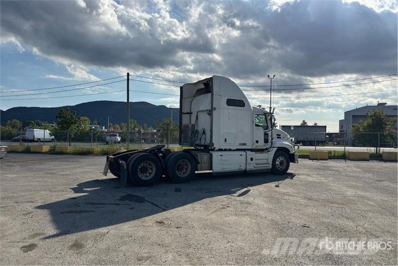 Mack CXU613 Vlačilci