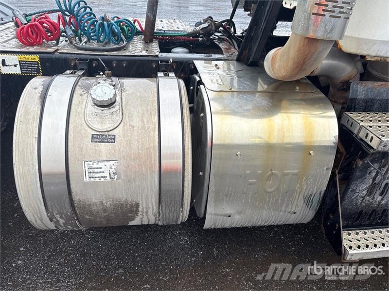 Mack CXU613 Truck Tractor Units