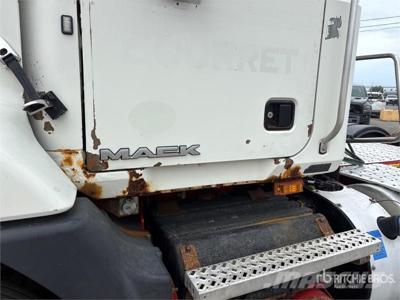 Mack CXU613 트랙터 유닛
