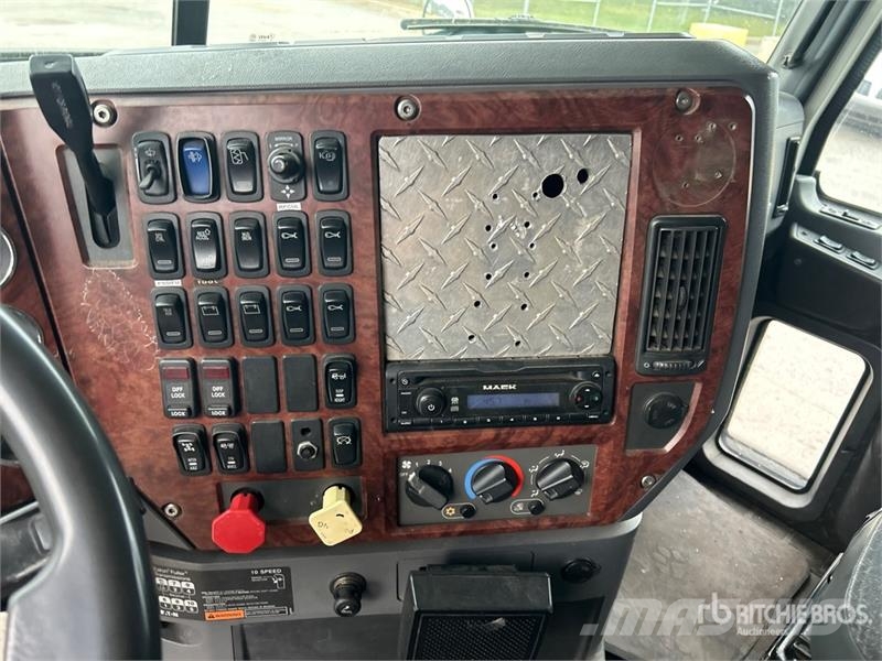 Mack CXU613 Tractor Units