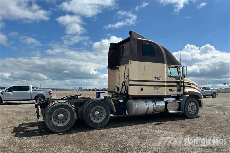 Mack CXU613 Autotractoare
