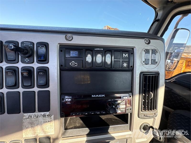 Mack CXU613 Tracteur routier
