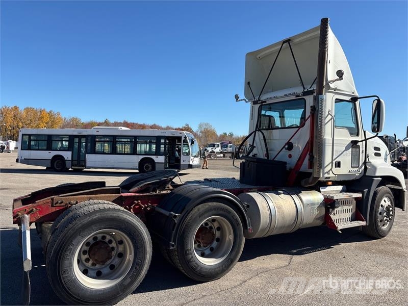 Mack CXU613 Tracteur routier