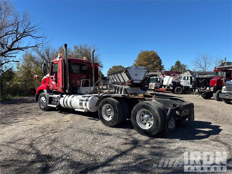 Mack CXU613 Тягачі