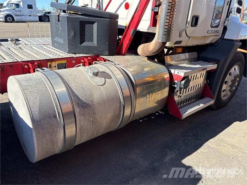 Mack CXU613 Tracteur routier