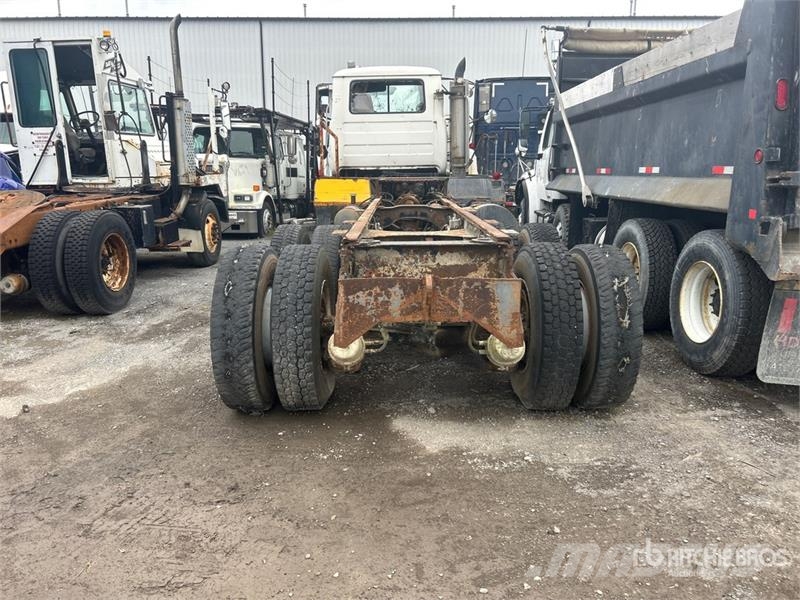 Mack DMM6866EX 6x6 Cab and Chassis (Inoperable) كابينة والداخلية