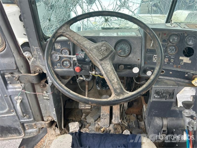 Mack DMM6866EX 6x6 Cab and Chassis (Inoperable) كابينة والداخلية