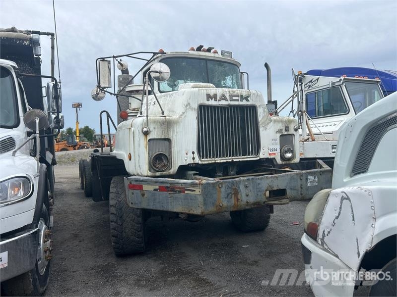 Mack DMM6866EX 6x6 Cab and Chassis (Inoperable) كابينة والداخلية
