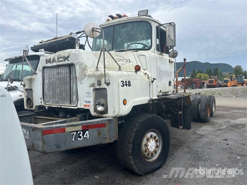 Mack DMM6866EX 6x6 Cab and Chassis (Inoperable) كابينة والداخلية