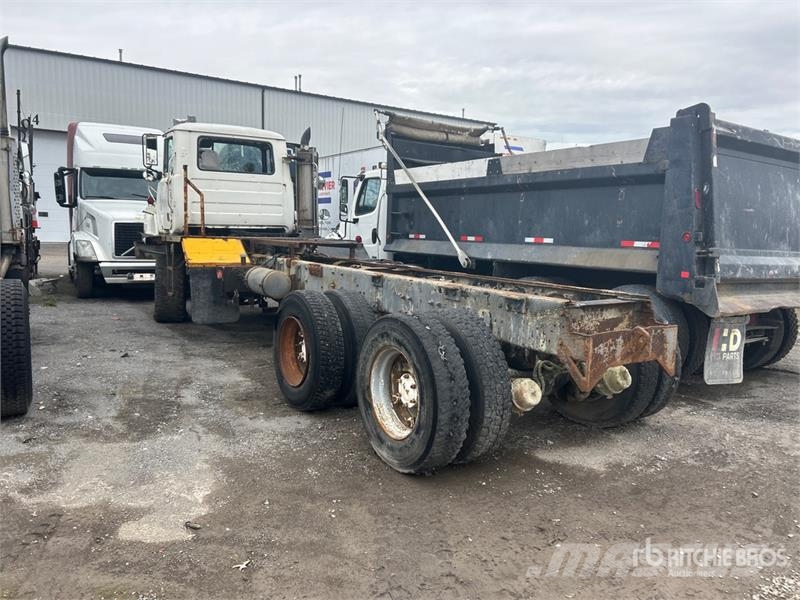 Mack DMM6866EX 6x6 Cab and Chassis (Inoperable) كابينة والداخلية