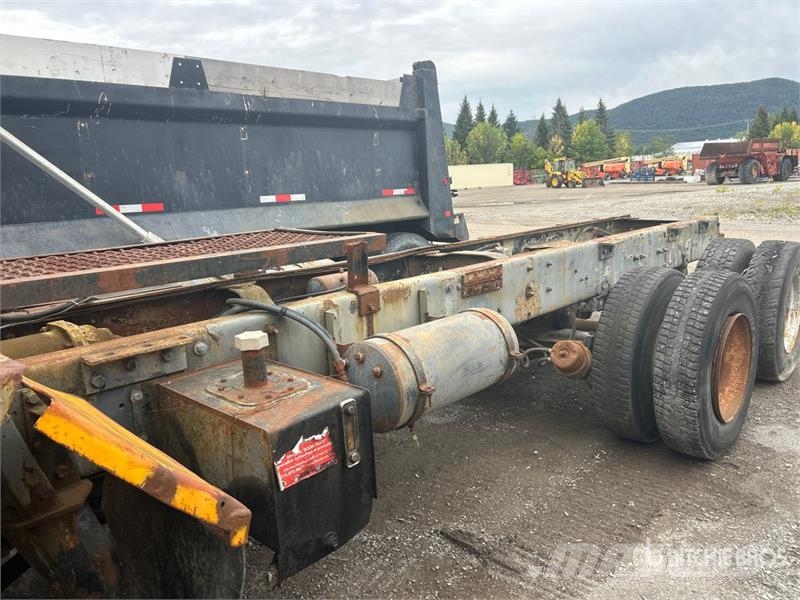 Mack DMM6866EX 6x6 Cab and Chassis (Inoperable) كابينة والداخلية